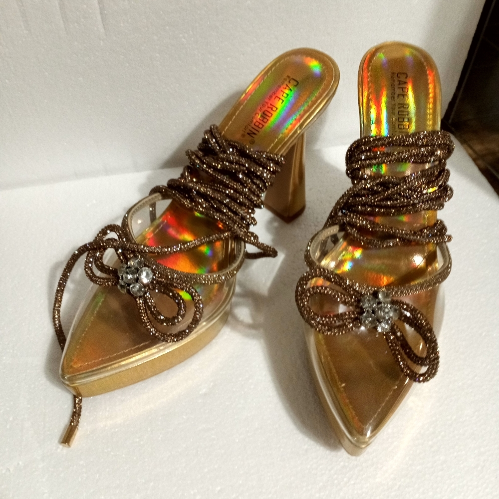 Elegant Gold and Brown Heels. CAPE ROBBIN